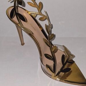 Gianvito Rossi patent leather Gold sandals. size 38.5